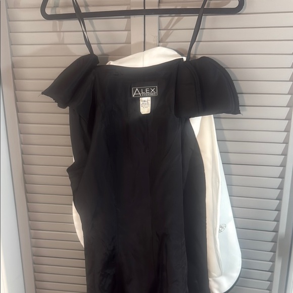 Alex Black and White Blazer - Picture 13 of 13